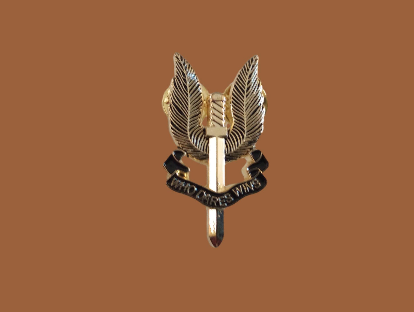 MILITARY SAS BRITISH SPECIAL FORCES HAT BERET PIN BADGE DOUBLE CLUTCH BACK