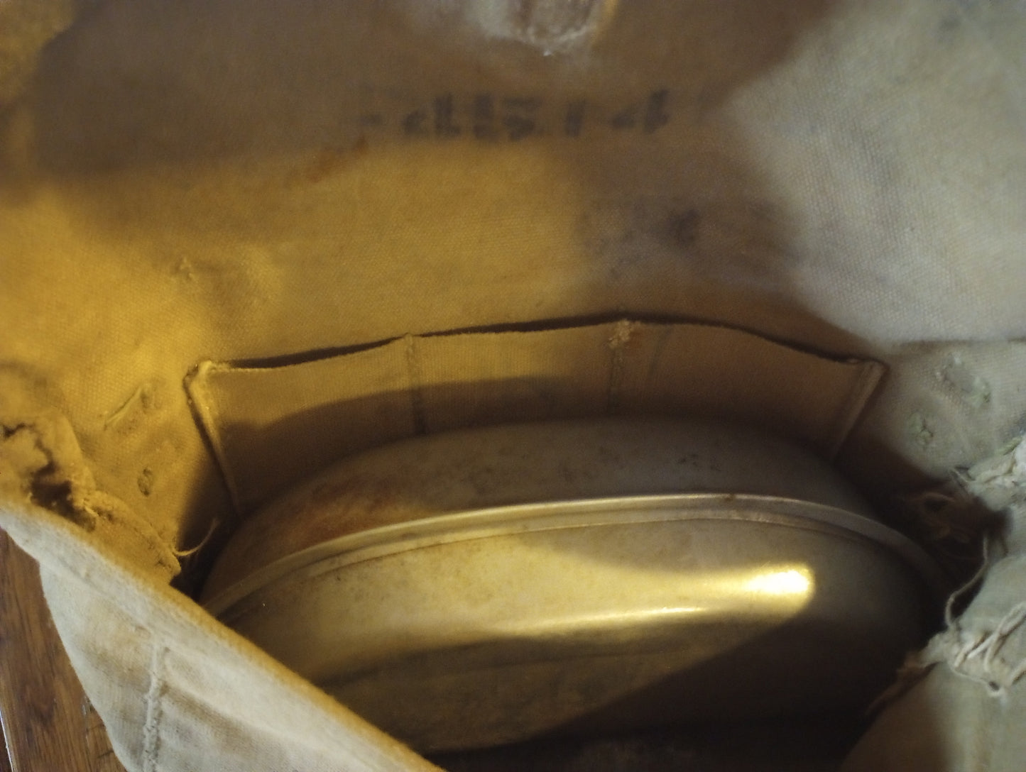 WWII U.S MILITARY MESS KIT WITH MEAT CAN POUCH 1944 KHAKI M-1928 GENUINE SET