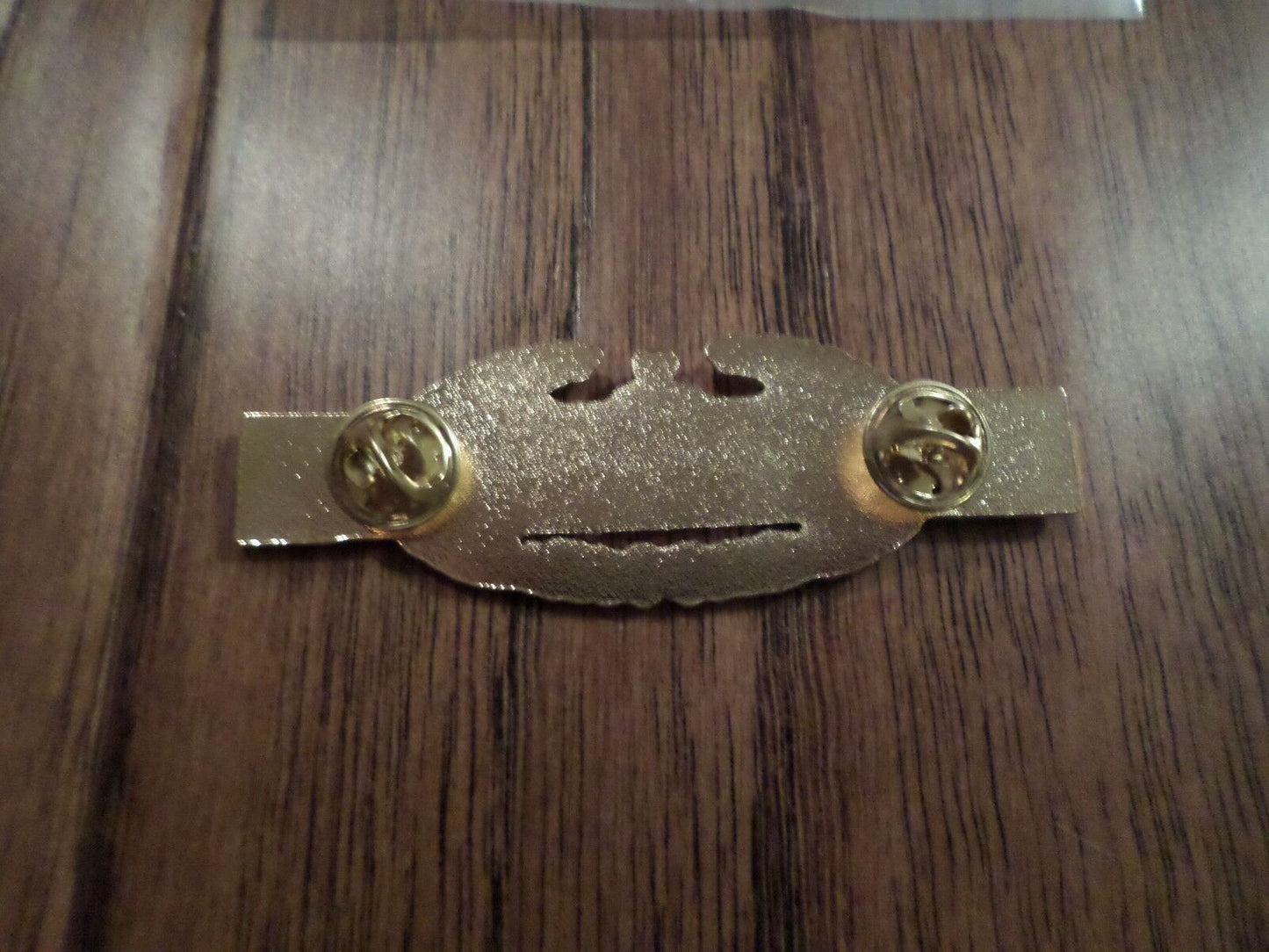 U.S MILITARY COMBAT CAVALRY HAT PIN BADGE DOUBLE CLUTCH BACK CROSSED SWORDS