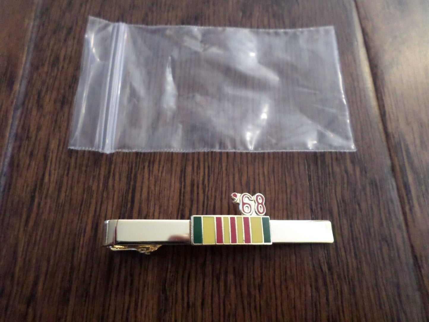 U.S MILITARY VIETNAM VETERAN 1968 SERVICE RIBBON TIE BAR TIE TAC MADE IN THE U.S