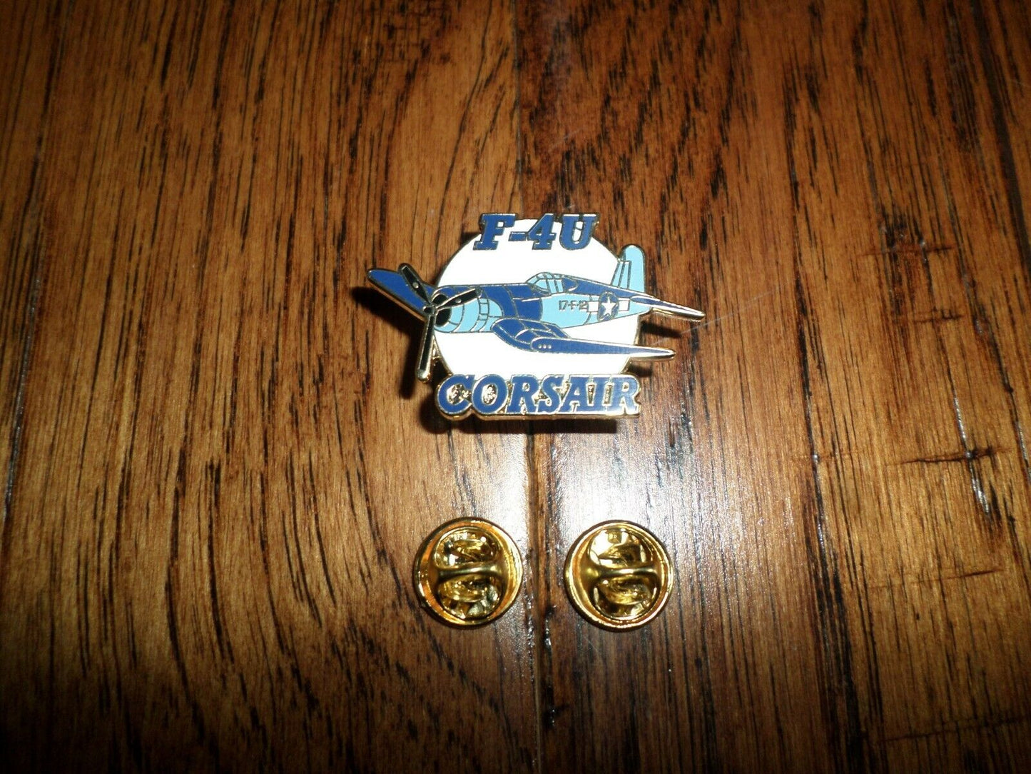 U.S MILITARY F-4U CORSAIR FIGHTER PLANE HAT PIN BADGE U.S AIR FORCE DOUBLE POST
