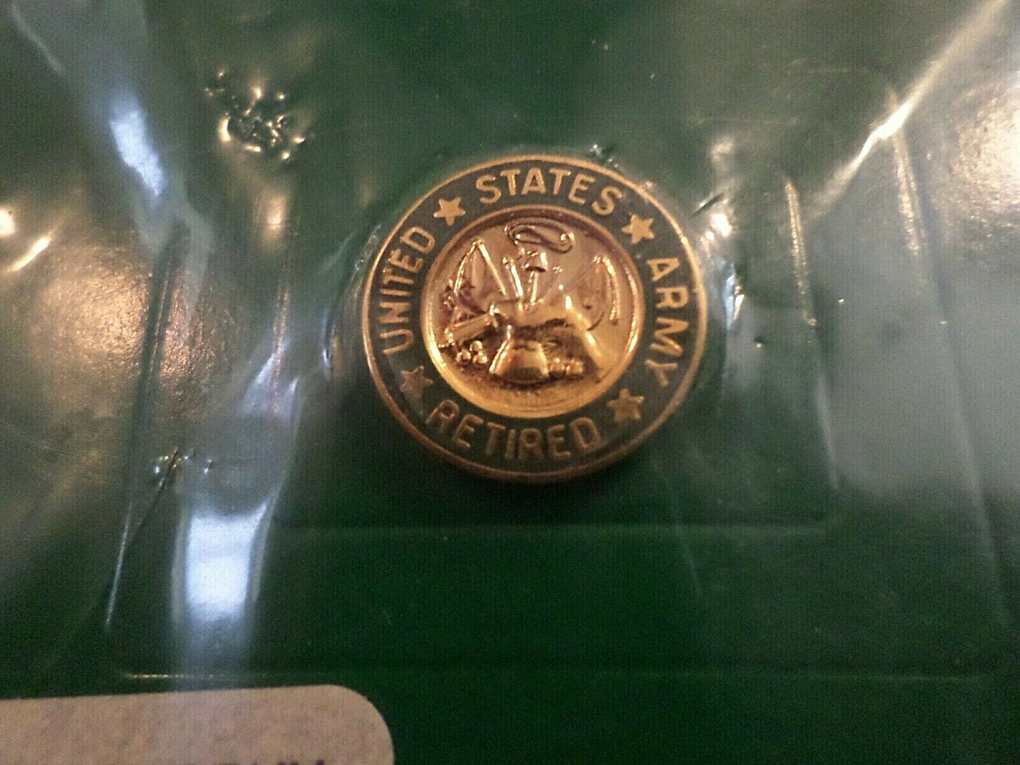 U.S ARMY RETIRED LAPEL PIN USA MADE NEW ON CARDS VINTAGE CLUTCH BACK