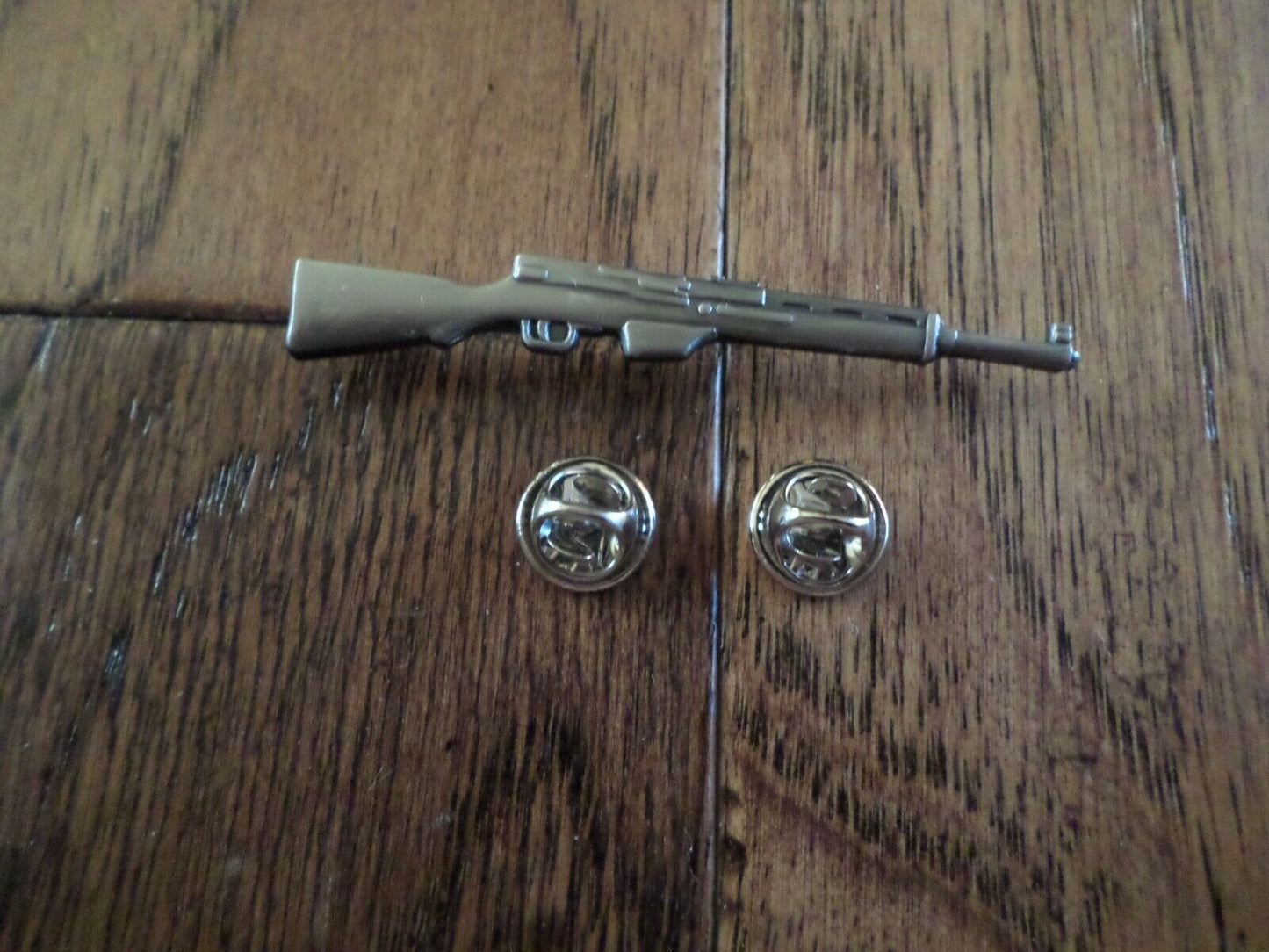 MILITARY SKS RIFLE HAT LAPEL PIN DOUBLE CLUTCH BACK GOOD QUALITY