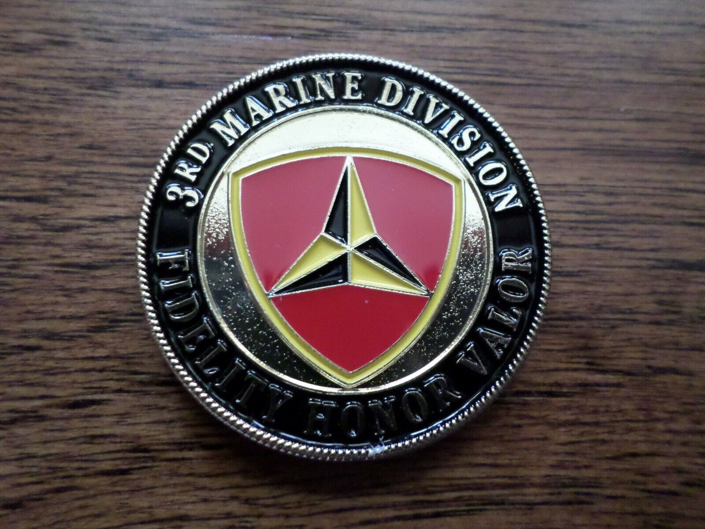U.S MARINE CORPS 3rd DIVISION CHALLENGE COIN NEW IN PACKAGE COLLECTOR'S SERIES