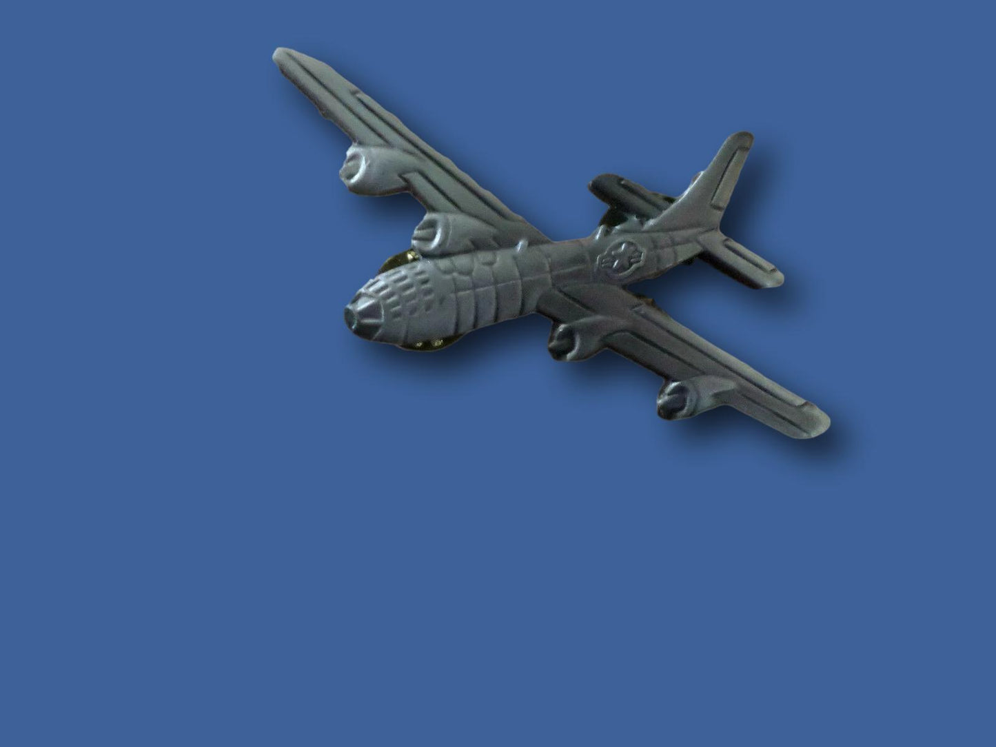U.S MILITARY B-29 SUPERFORTRESS BOMBER PLANE HAT PIN BADGE DOUBLE CLUTCH BACK