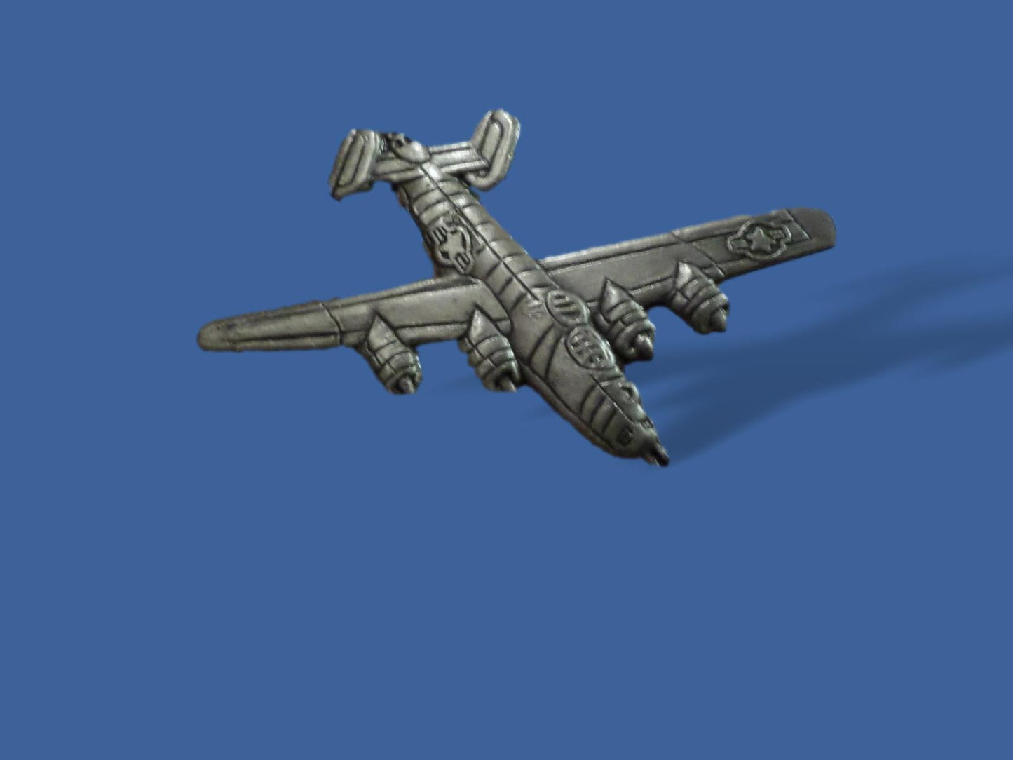 U.S MILITARY B-24 LIBERATOR BOMBER PLANE HAT PIN BADGE U.S AIR CORPS