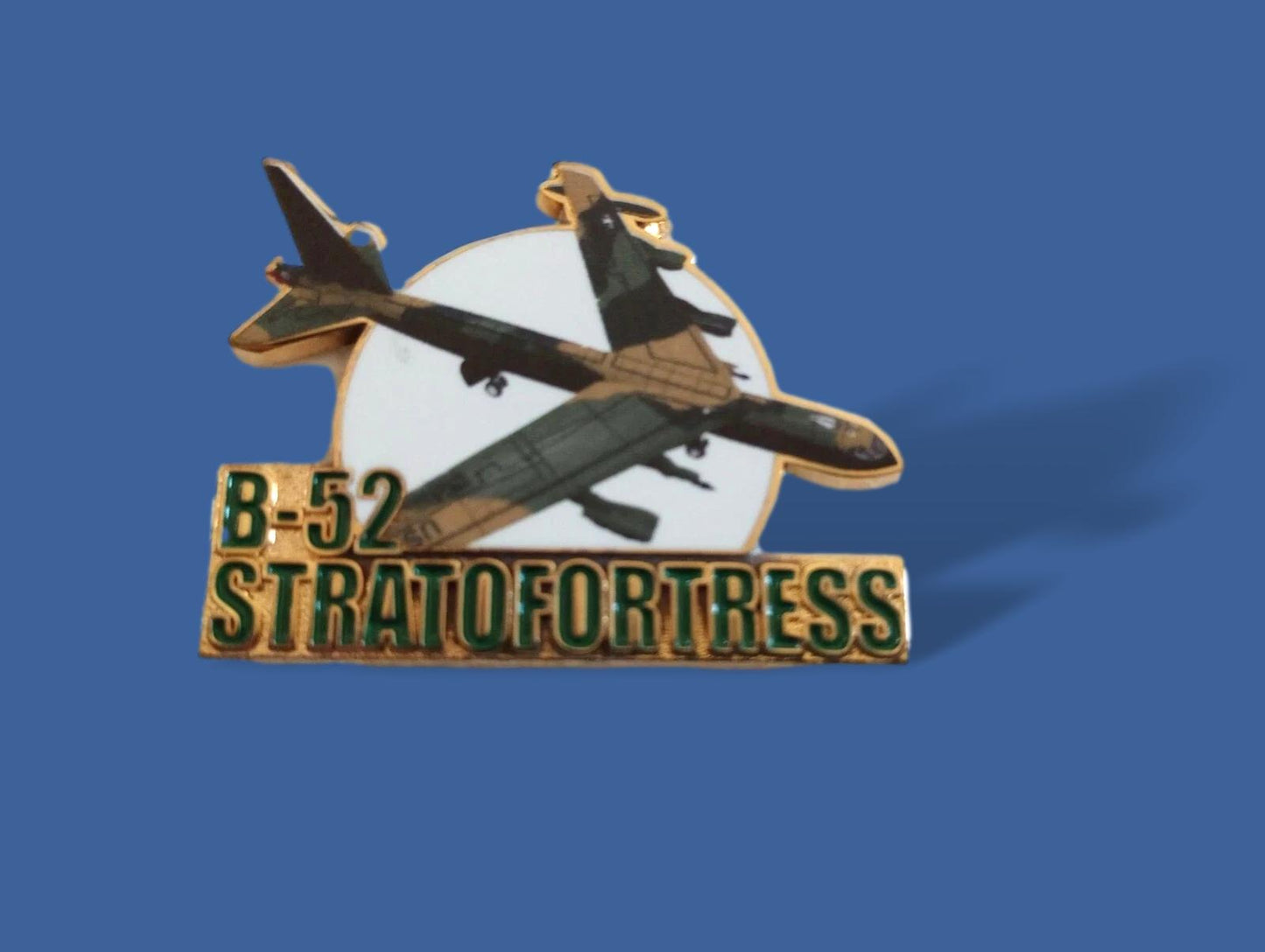 U.S MILITARY B-52 STRATOFORTRESS BOMBER PLANE HAT PIN DOUBLE CLUTCH BACK