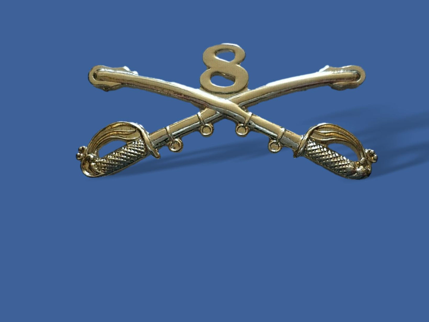 8th CAVALRY SWORDS SABERS  MILITARY HAT PIN  CAVALRY REGIMENT BADGE U.S ARMY