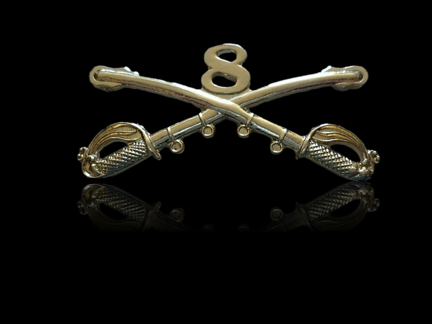 8th CAVALRY SWORDS SABERS  MILITARY HAT PIN  CAVALRY REGIMENT BADGE U.S ARMY