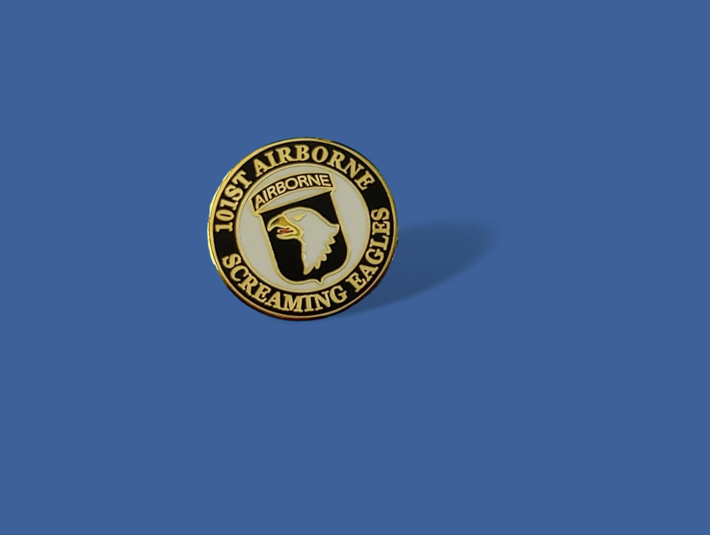 U.S MILITARY PIN ARMY 101st AIRBORNE SCREAMING EAGLES HAT LAPEL PIN DOUBLE POST