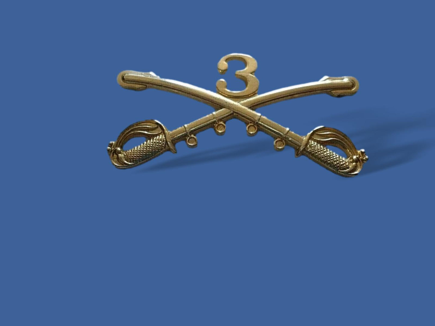 3rd CAVALRY SWORDS SABERS  MILITARY HAT PIN 3rd CAVALRY REGIMENT BADGE U.S ARMY