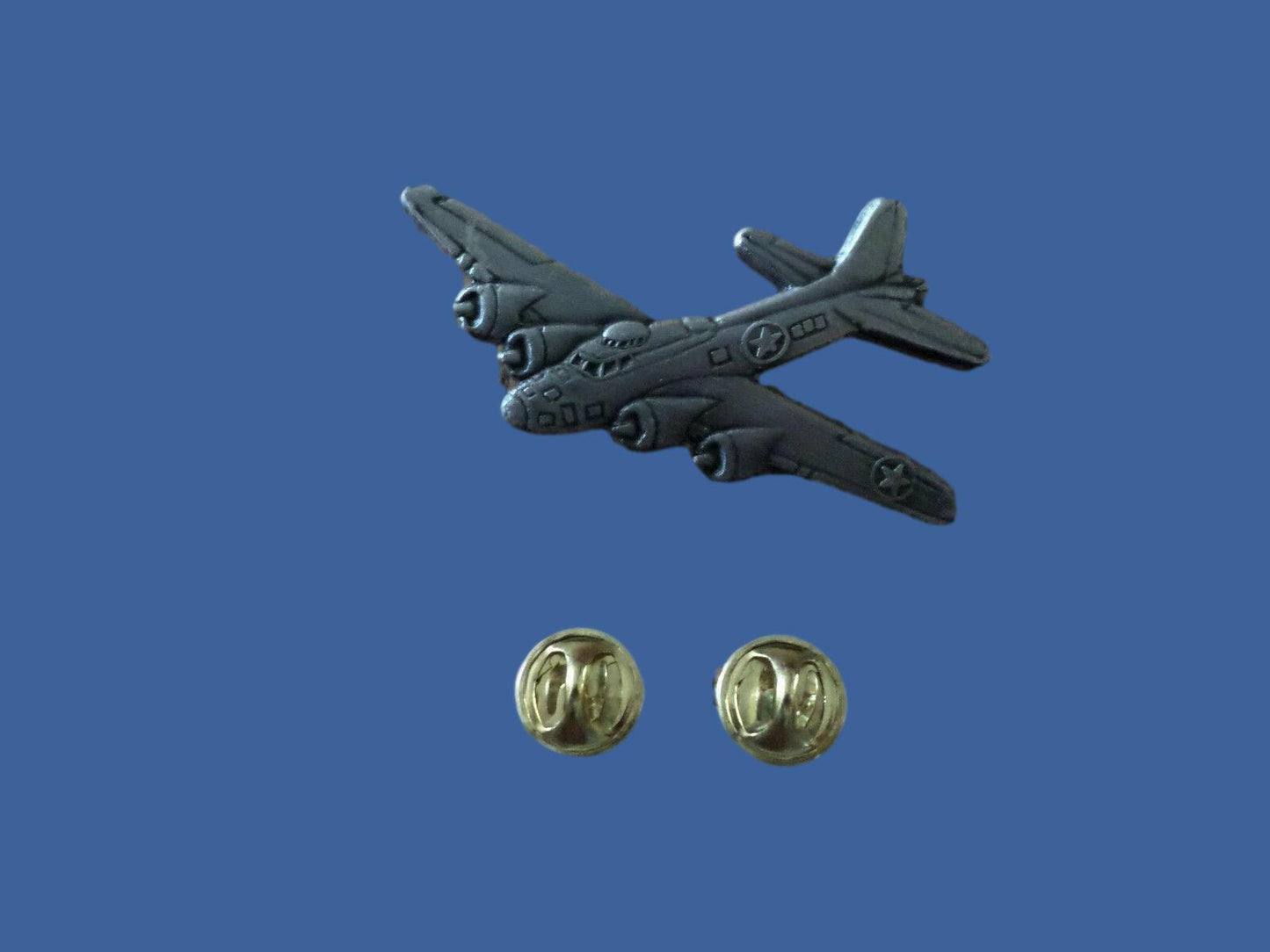 U.S MILITARY B-17 FLYING FORTRESS BOMBER PLANE HAT PIN BADGE DOUBLE CLUTCH BACK