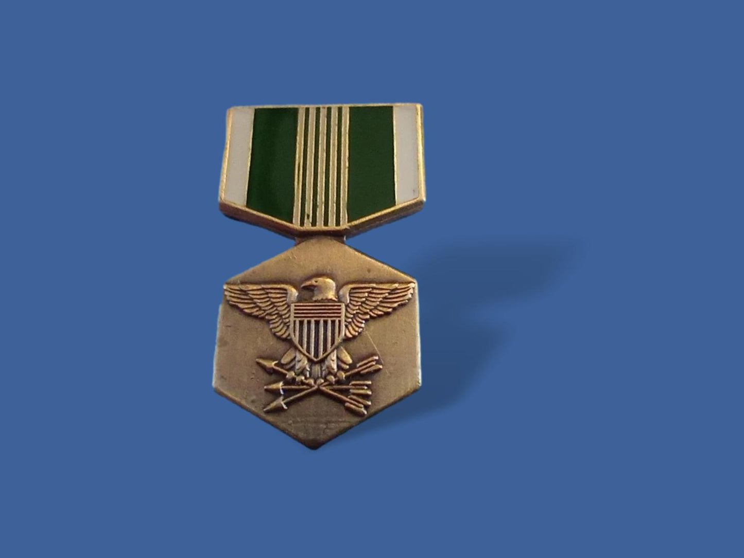 U.S MILITARY ARMY COMMENDATION MEDAL HAT LAPEL PIN MINIATURE SIZE 1 1/8" NEW