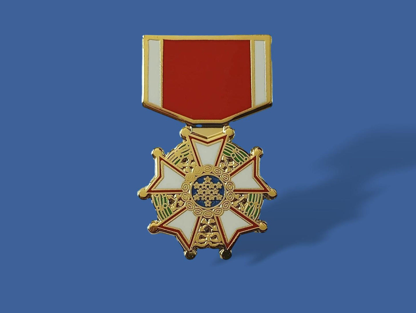 U.S MILITARY LEGION OF MERIT MEDAL HAT LAPEL PIN MINI SIZE 1 1/8"