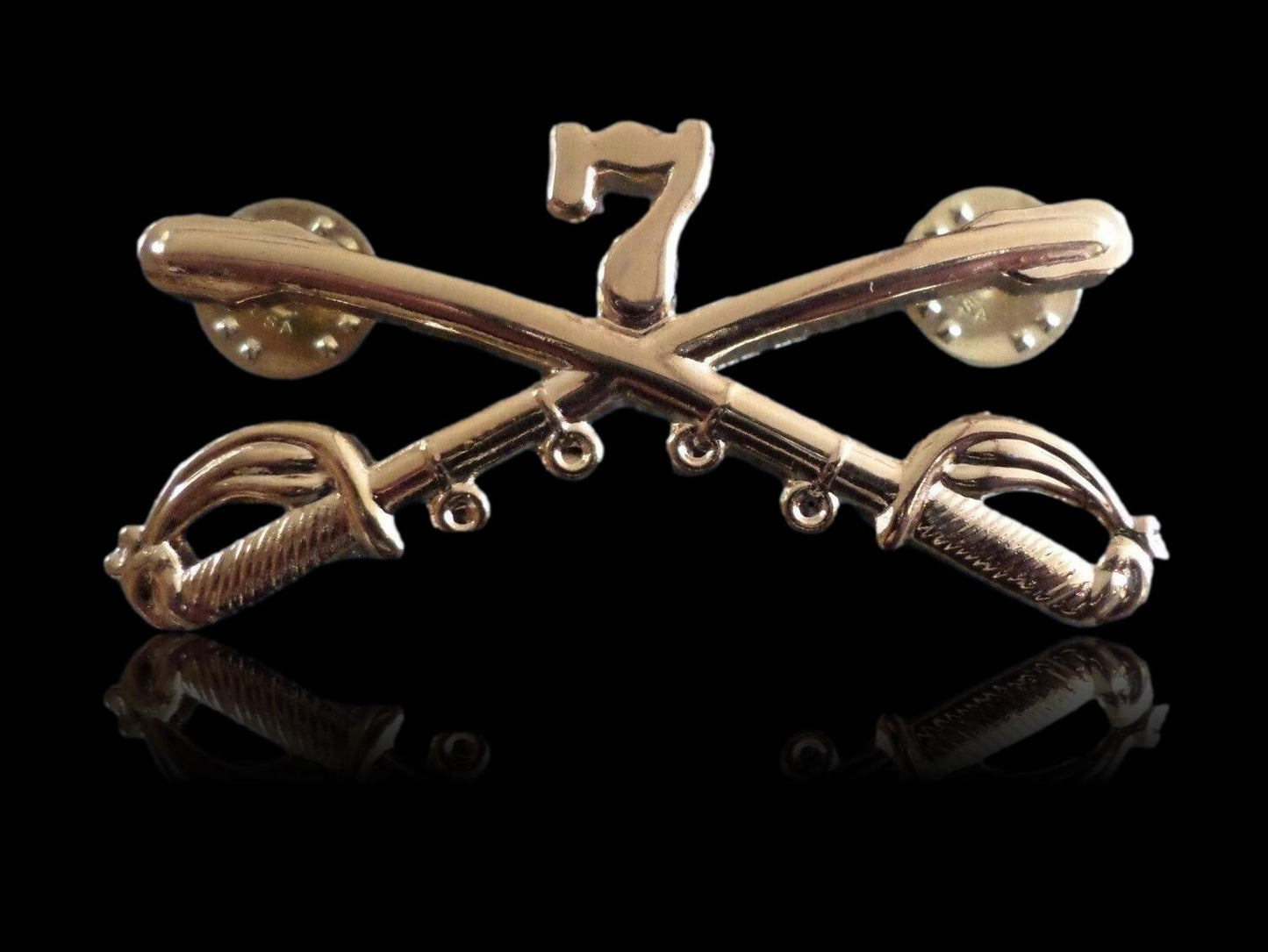 U.S MILITARY 7th CAVALRY PIN METAL HAT BADGE CROSSED SABERS SWORDS GEORGE CUSTER