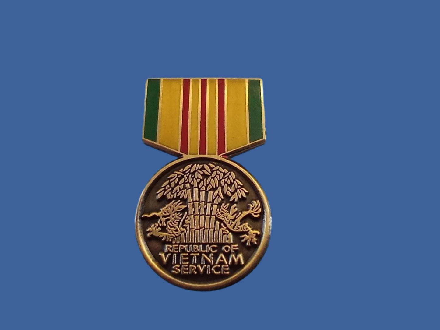 U.S MILITARY VIETNAM SERVICE MEDAL HAT LAPEL PIN MINIATURE SIZE 1 1/8" NEW