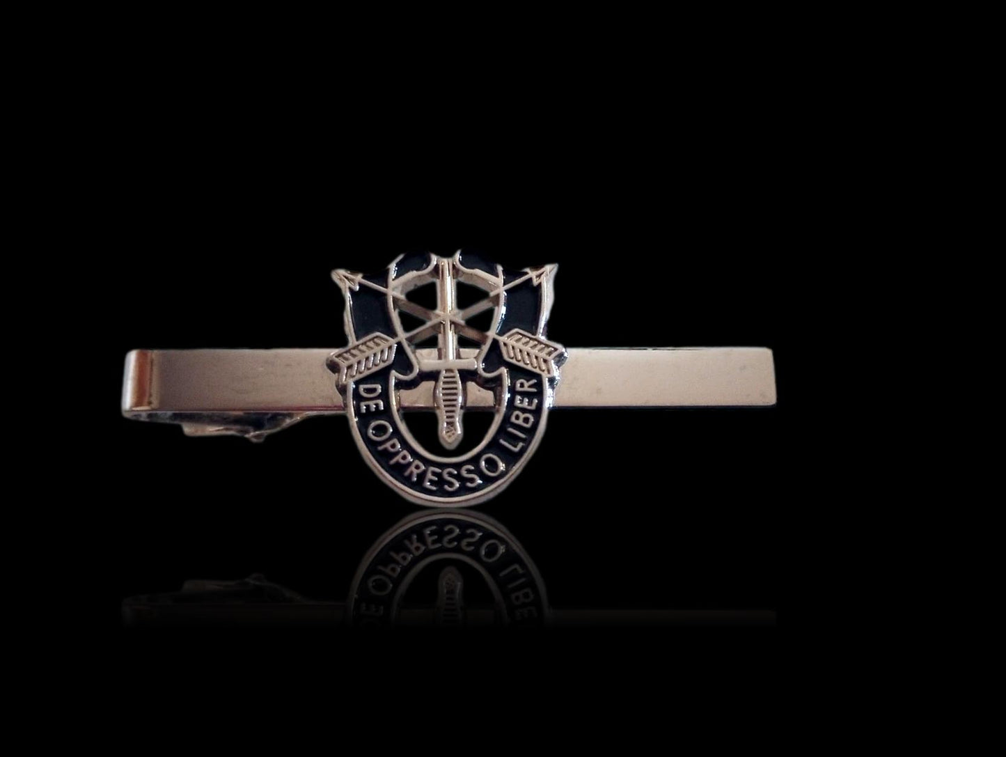 U.S MILITARY ARMY SPECIAL FORCES TIE BAR OR TIE TAC CLIP ON TYPE U.S.A MADE