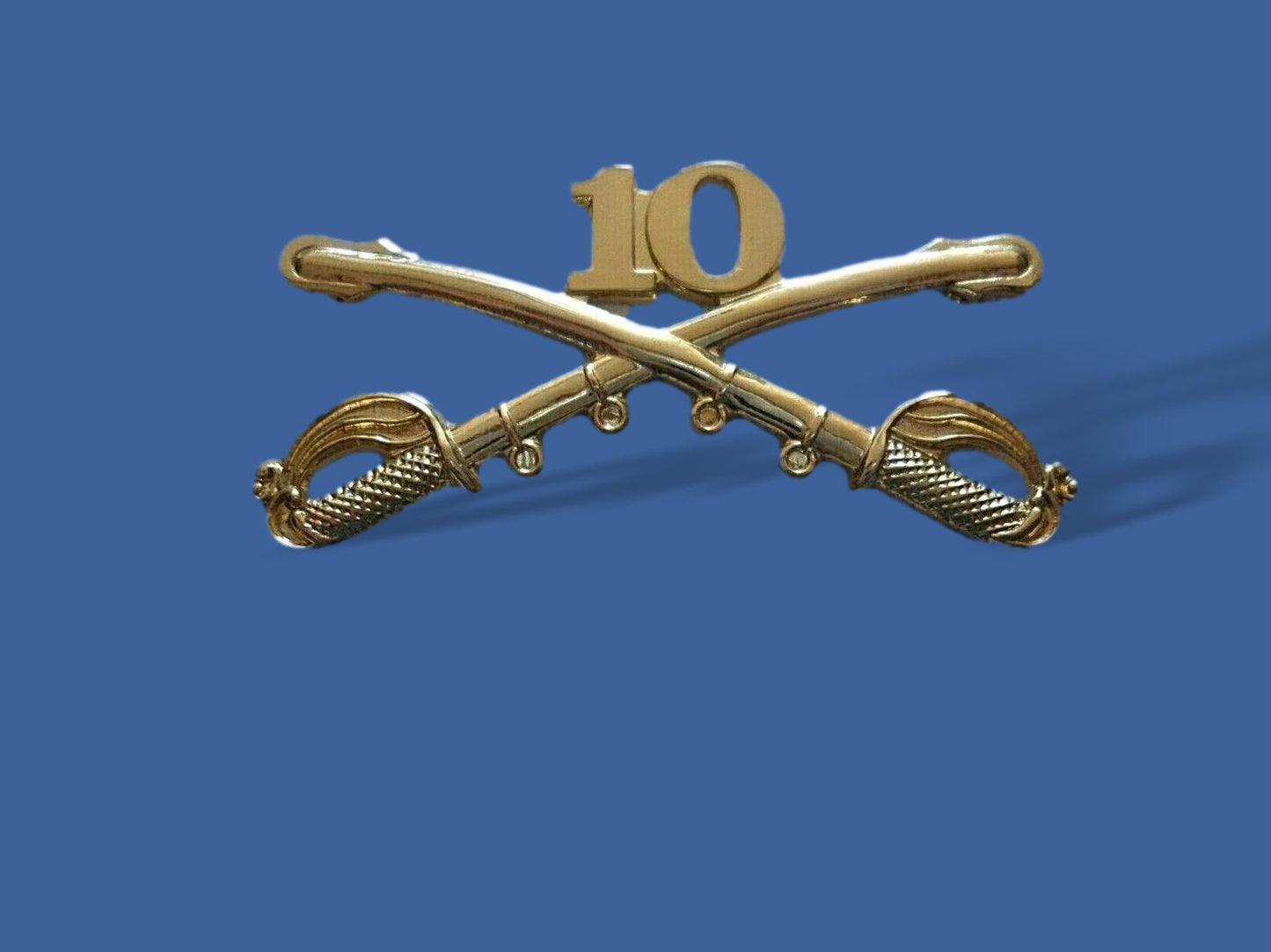 10th CAVALRY SWORDS SABERS  MILITARY HAT PIN REGIMENT BADGE BUFFALO SOLDIERS