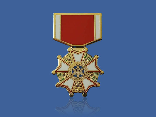 U.S MILITARY LEGION OF MERIT MEDAL HAT LAPEL PIN MINI SIZE 1 1/8"