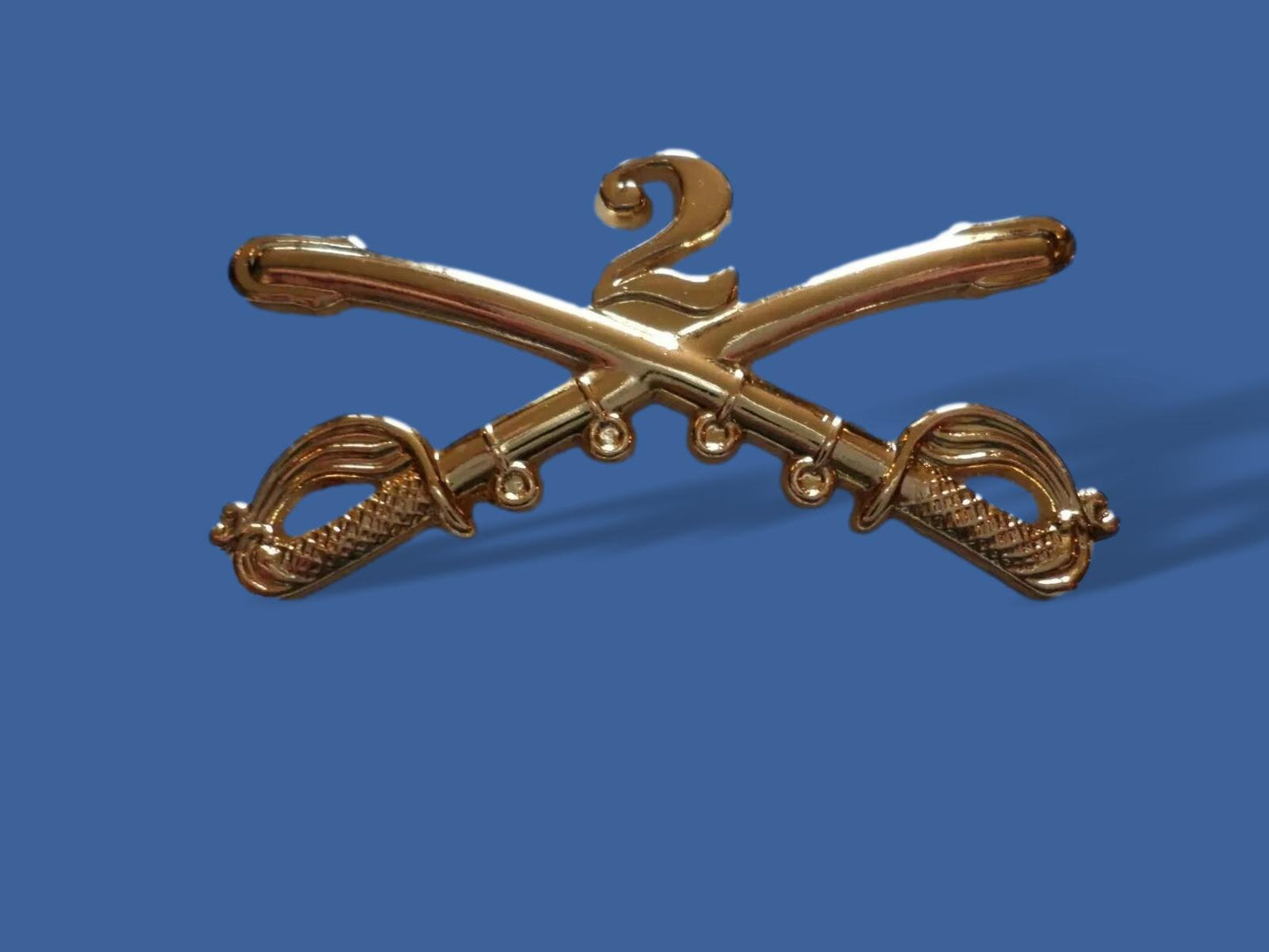 2nd CAVALRY SWORDS SABERS  MILITARY HAT PIN 2nd CAVALRY REGIMENT BADGE