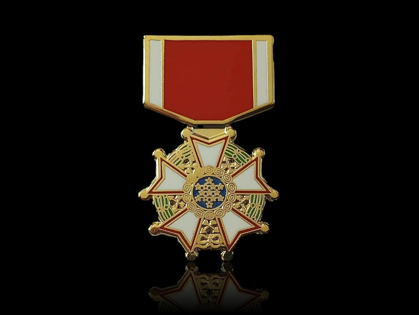 U.S MILITARY LEGION OF MERIT MEDAL HAT LAPEL PIN MINI SIZE 1 1/8"