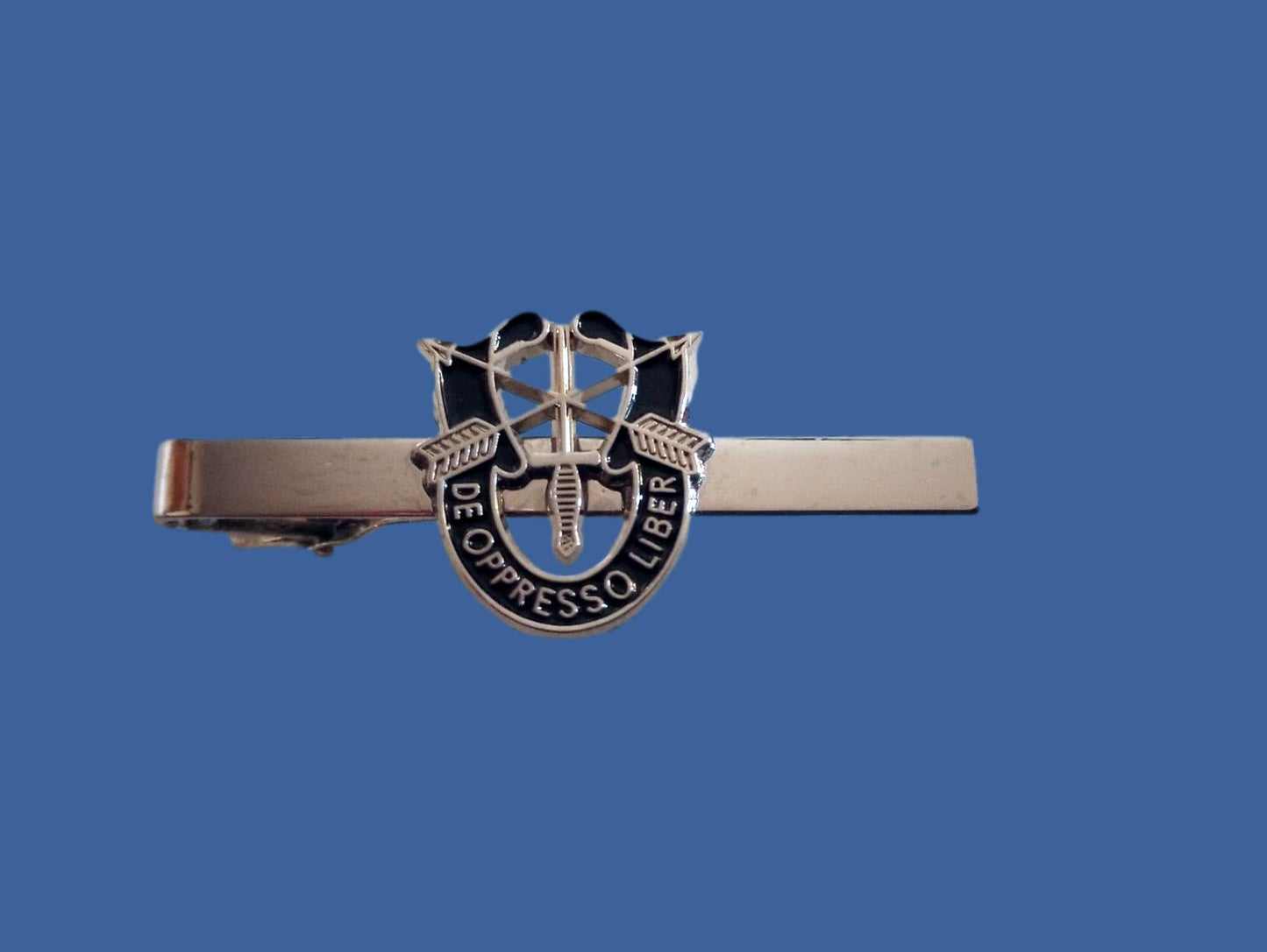 U.S MILITARY ARMY SPECIAL FORCES TIE BAR OR TIE TAC CLIP ON TYPE U.S.A MADE