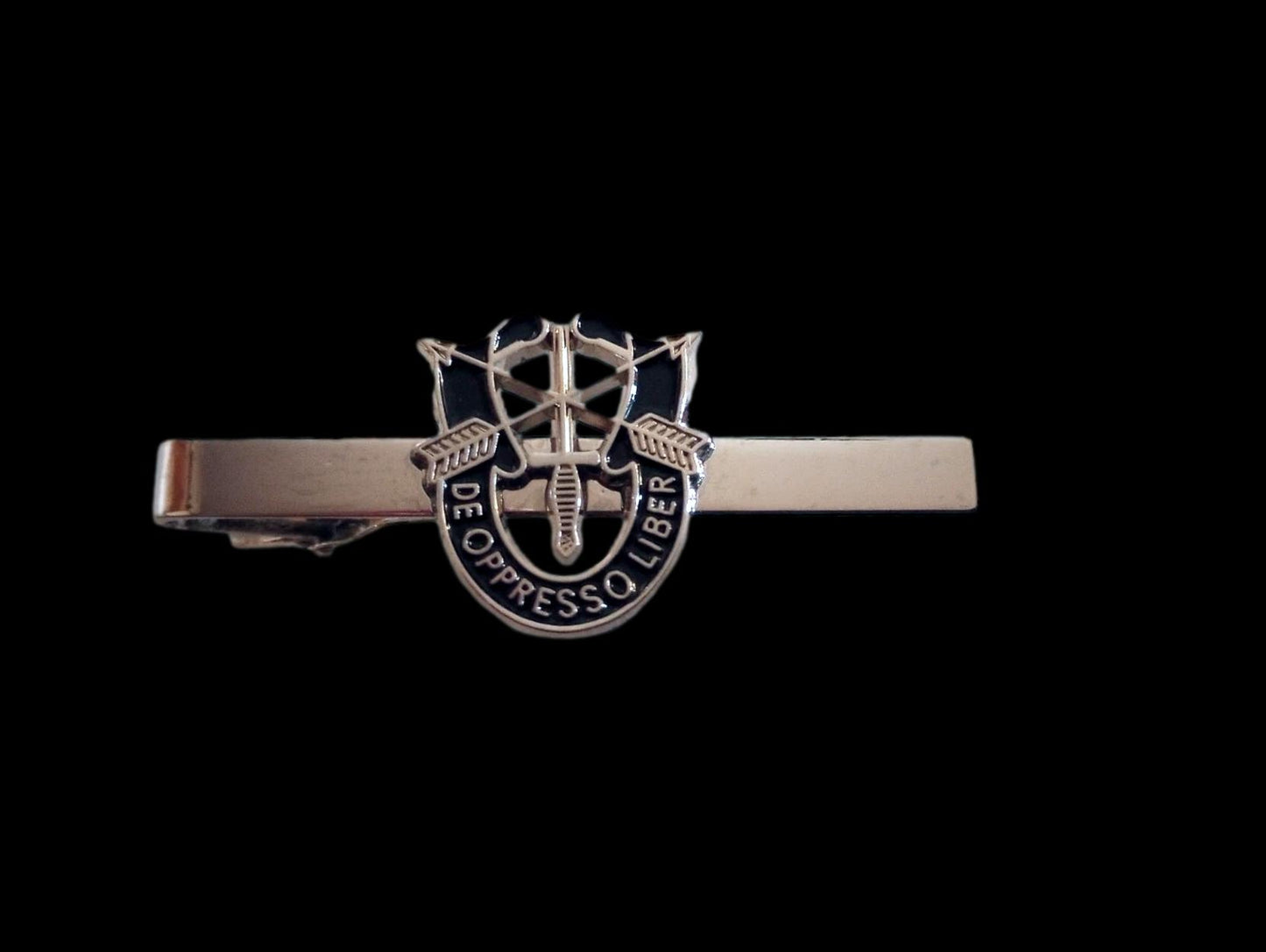 U.S MILITARY ARMY SPECIAL FORCES TIE BAR OR TIE TAC CLIP ON TYPE U.S.A MADE