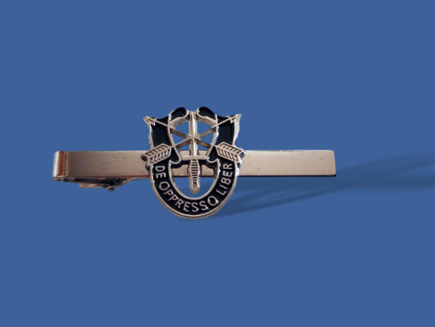 U.S MILITARY ARMY SPECIAL FORCES TIE BAR OR TIE TAC CLIP ON TYPE U.S.A MADE