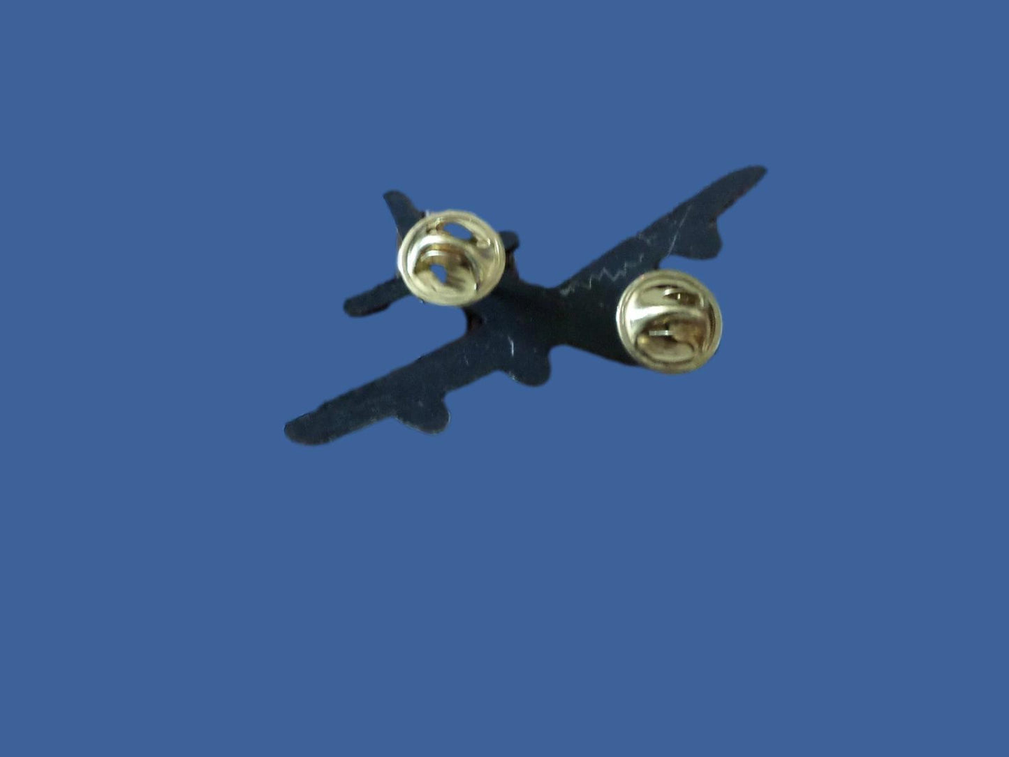 U.S MILITARY B-29 SUPERFORTRESS BOMBER PLANE HAT PIN BADGE DOUBLE CLUTCH BACK