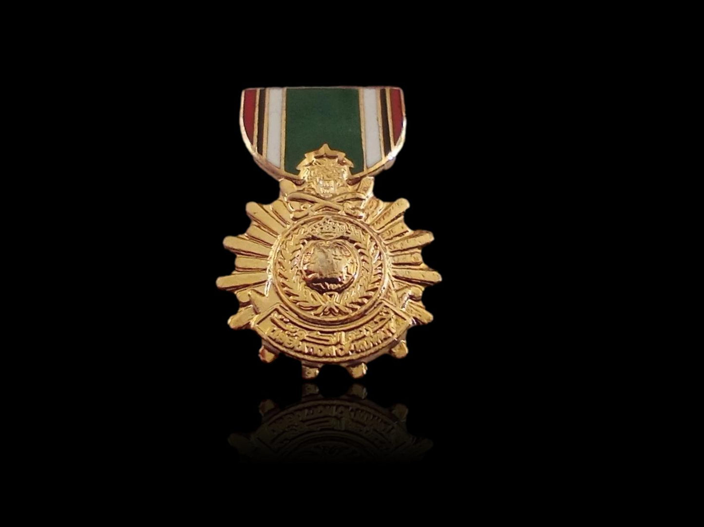 US MILITARY KUWAIT LIBERATION SAUDI ARABIA MEDAL HAT LAPEL PIN MINI SIZE 1 1/8"