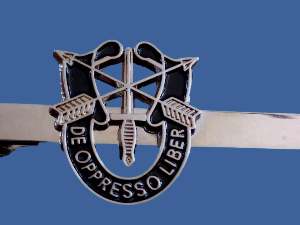 U.S MILITARY ARMY SPECIAL FORCES TIE BAR OR TIE TAC CLIP ON TYPE U.S.A MADE