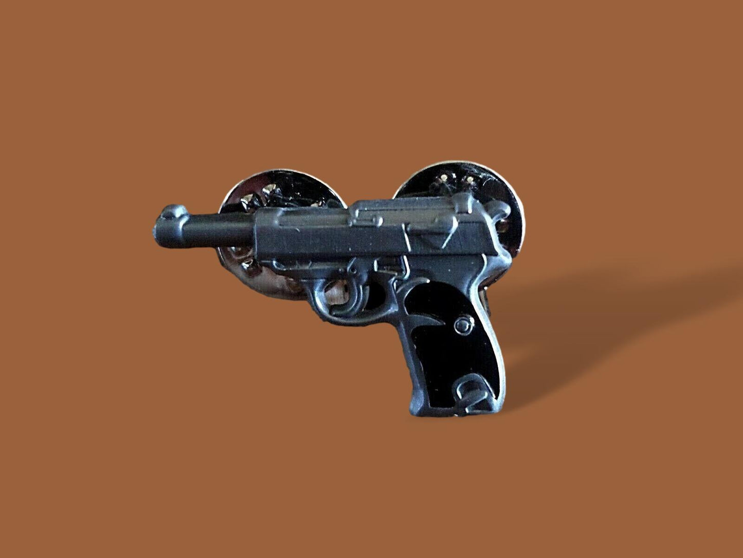 P-38 GERMAN AUTOMATIC PISTOL HAT PIN LAPEL PIN SILVER IN COLOR