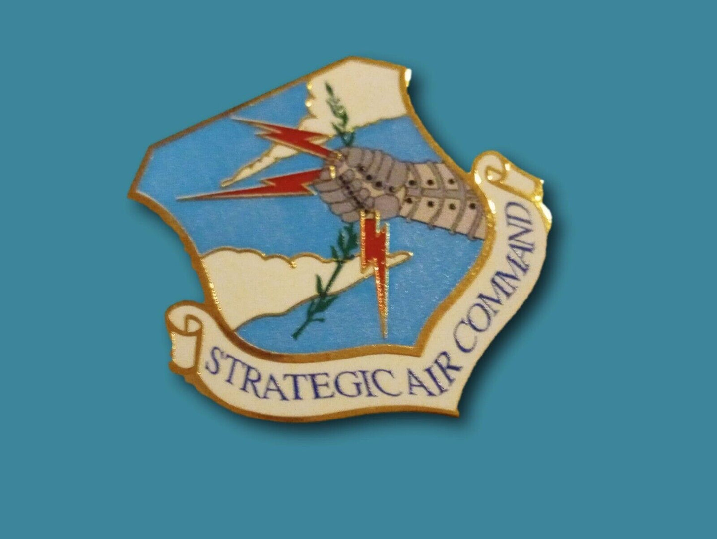 U.S MILITARY AIR FORCE STRATEGIC AIR COMMAND HAT LAPEL PIN LARGE SAC INSIGNIA