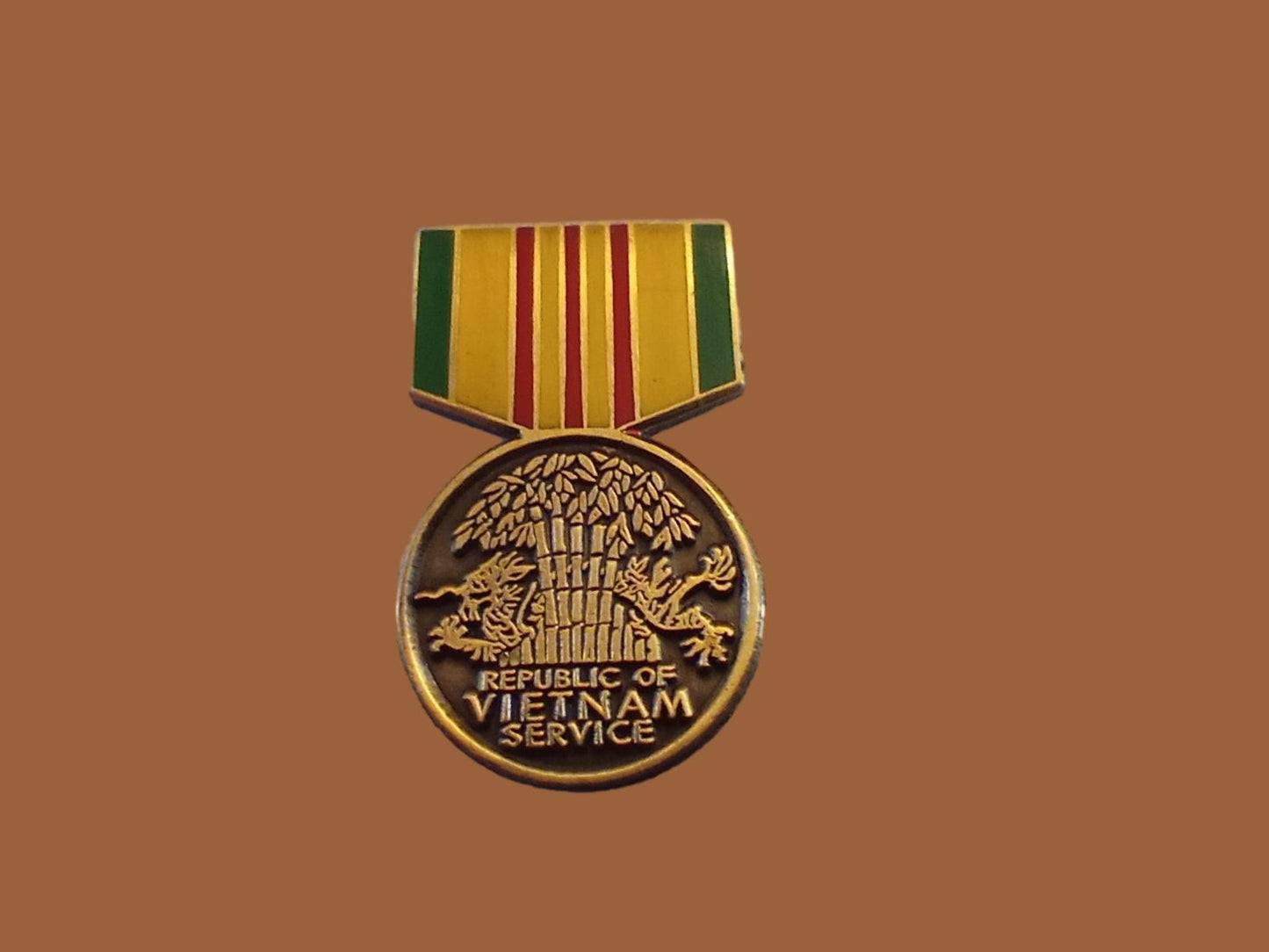 U.S MILITARY VIETNAM SERVICE MEDAL HAT LAPEL PIN MINIATURE SIZE 1 1/8" NEW