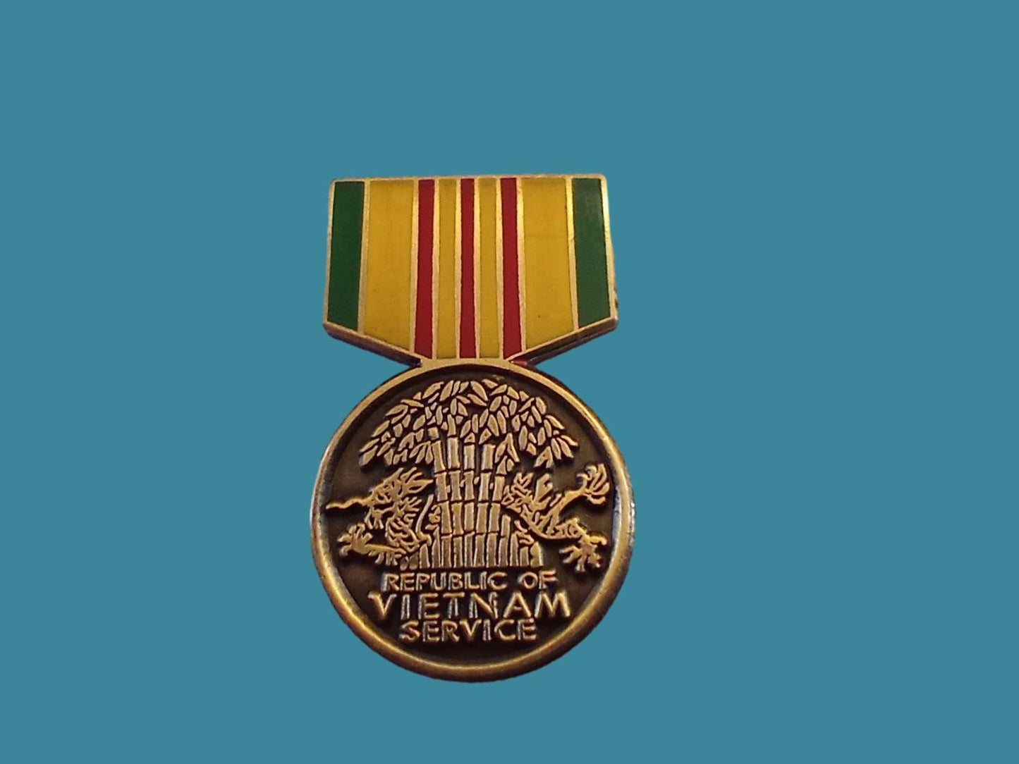 U.S MILITARY VIETNAM SERVICE MEDAL HAT LAPEL PIN MINIATURE SIZE 1 1/8" NEW