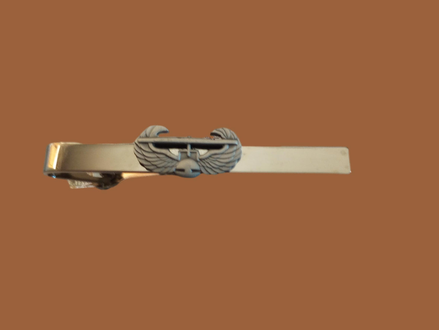 U.S MILITARY ARMY AIR ASSAULT BADGE TIE BAR TIE TAC AIR MOBILE U.S.A MADE