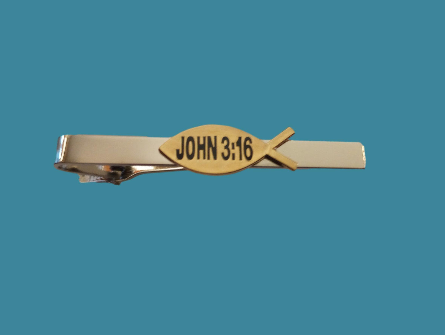 JOHN 3;16 VERSE WITH FISH TIE BAR TIE TAC  U.S.A MADE CLIP ON STYLE SILVER BAR