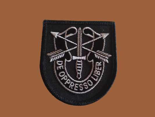 U.S MILITARY ARMY SPECIAL FORCES HAT ARM PATCH 3" X 2 3/4 " INCHES DE OPRESSO