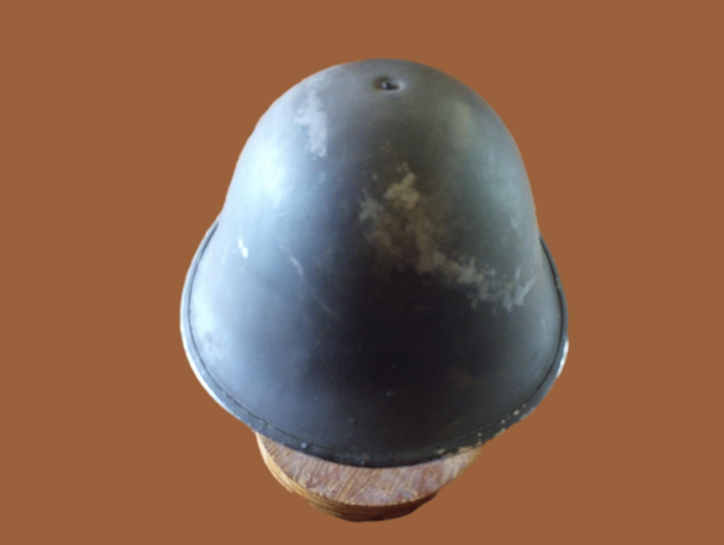 BRITISH MILITARY P-44 MK IV HELMET TURTLE BACK 1945 DATED D-DAY INVASION HELMET