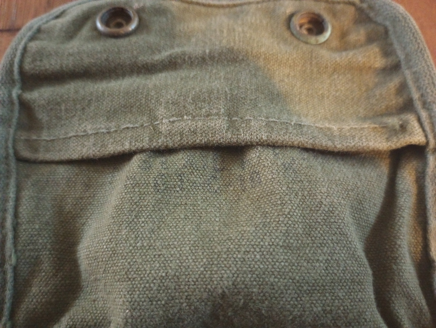 U.S MILITARY VIETNAM WAR ISSUE JUNGLE FIRST AID KIT POUCH AND BANDAGE