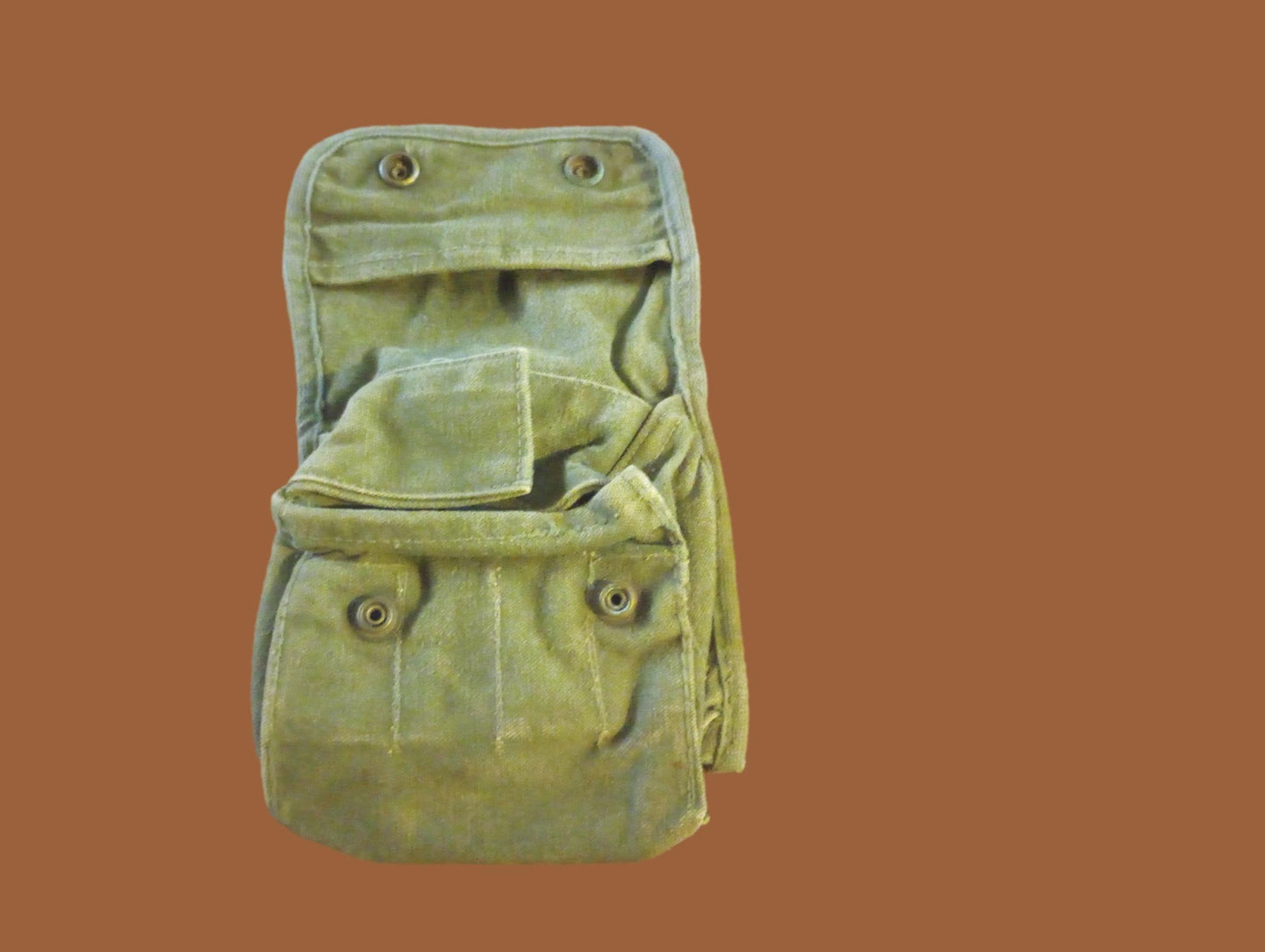 U.S MILITARY VIETNAM WAR ISSUE JUNGLE FIRST AID KIT POUCH AND BANDAGE