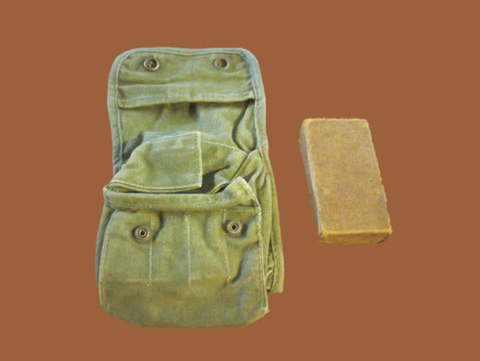 U.S MILITARY VIETNAM WAR ISSUE JUNGLE FIRST AID KIT POUCH AND BANDAGE