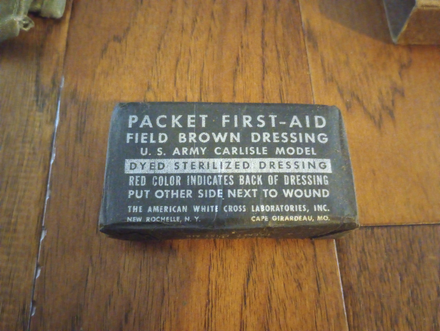U.S MILITARY VIETNAM WAR ISSUE JUNGLE FIRST AID KIT POUCH AND BANDAGE