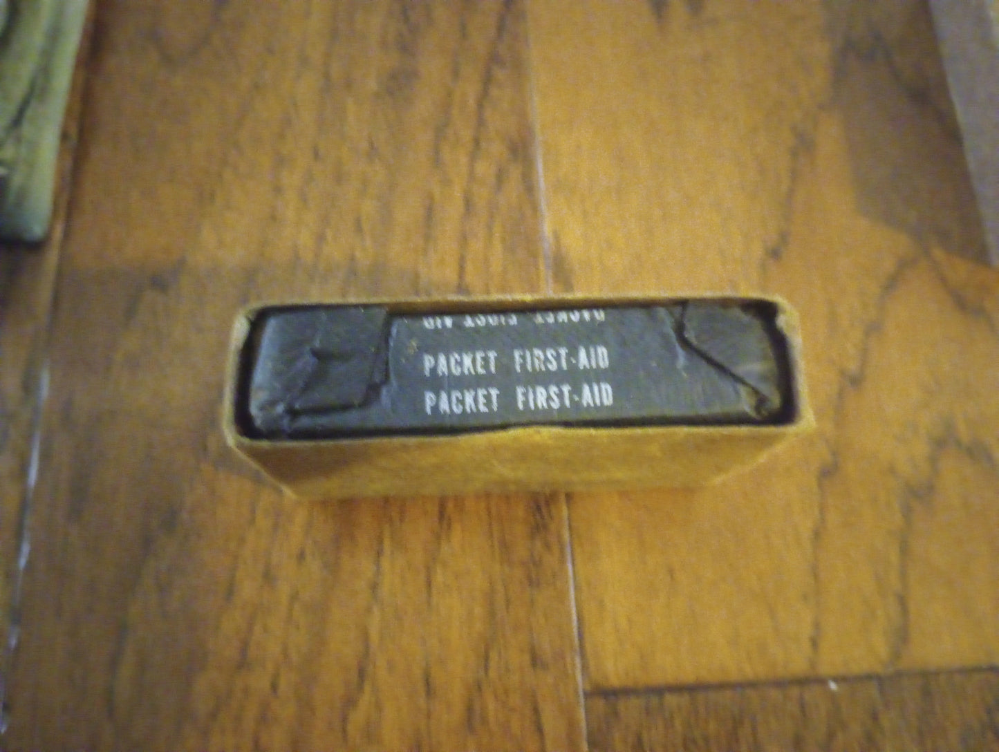 U.S MILITARY VIETNAM WAR ISSUE JUNGLE FIRST AID KIT POUCH AND BANDAGE