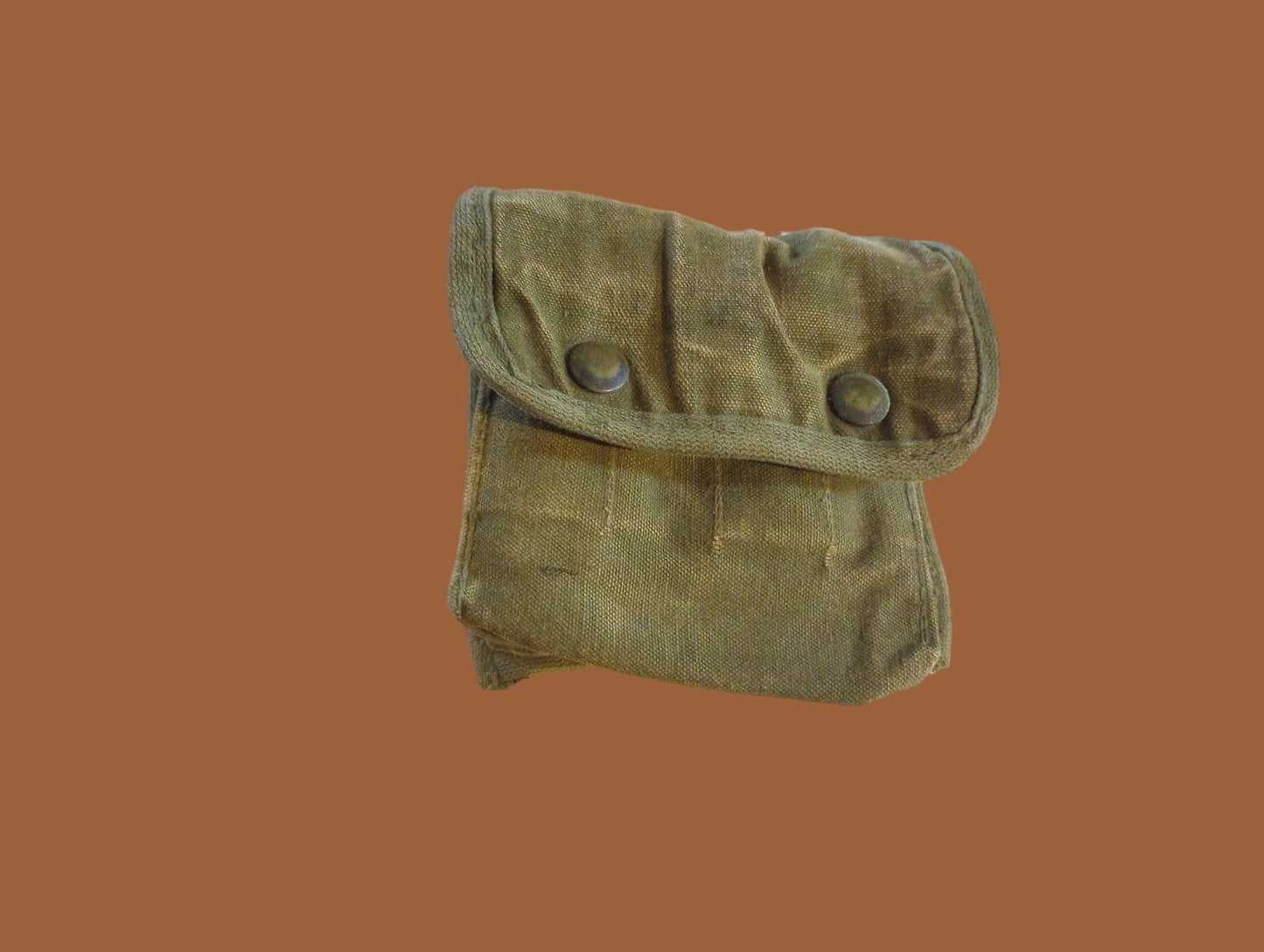 U.S MILITARY VIETNAM WAR ISSUE JUNGLE FIRST AID KIT POUCH AND BANDAGE