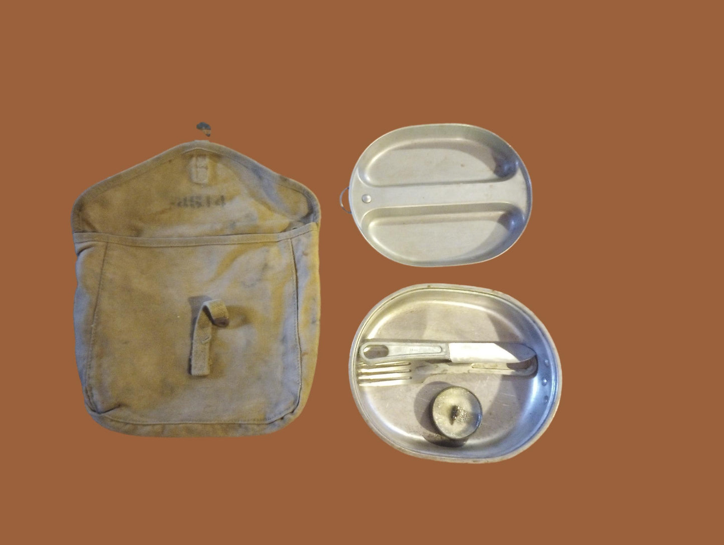 WWII U.S MILITARY MESS KIT WITH MEAT CAN POUCH 1944 KHAKI M-1928 GENUINE SET