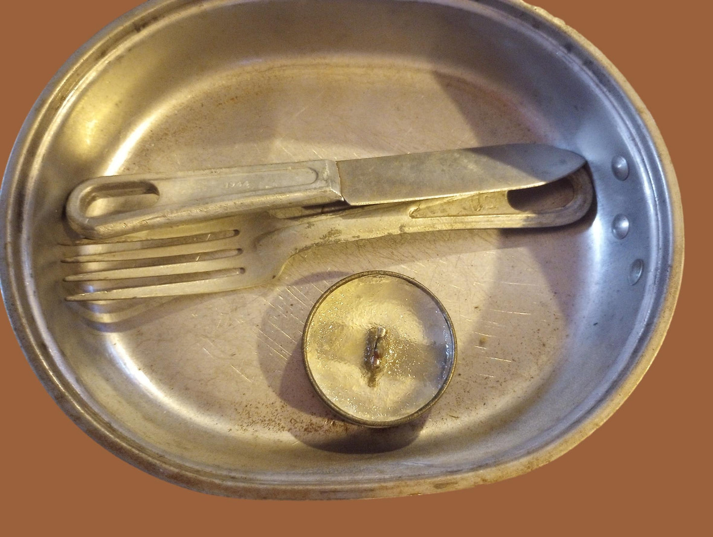 WWII U.S MILITARY MESS KIT WITH MEAT CAN POUCH 1944 KHAKI M-1928 GENUINE SET