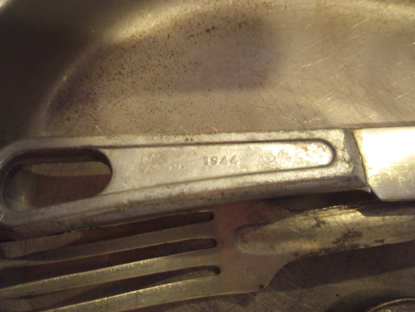 WWII U.S MILITARY MESS KIT WITH MEAT CAN POUCH 1944 KHAKI M-1928 GENUINE SET