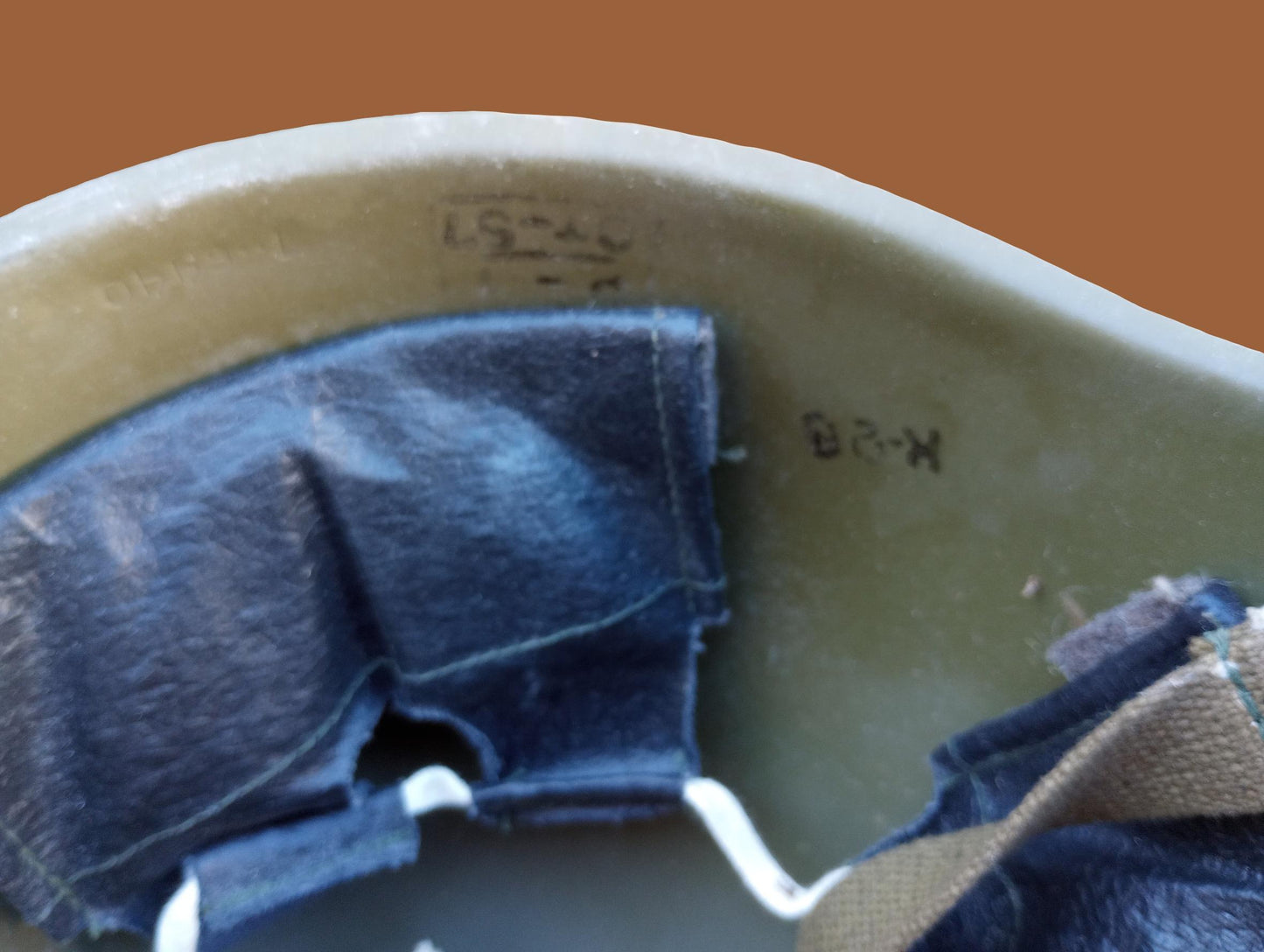 POST WWII RUSSIAN SSH-40 HELMET WITH LINER AND CHIN STRAP 1957