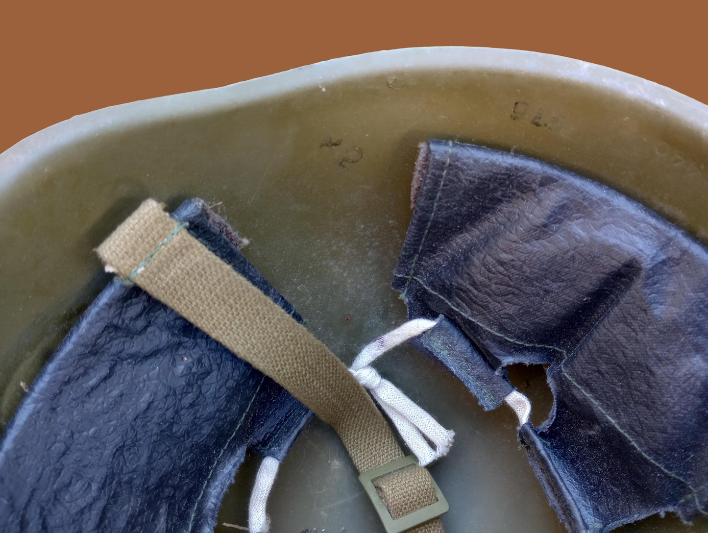 POST WWII RUSSIAN SSH-40 HELMET WITH LINER AND CHIN STRAP 1957